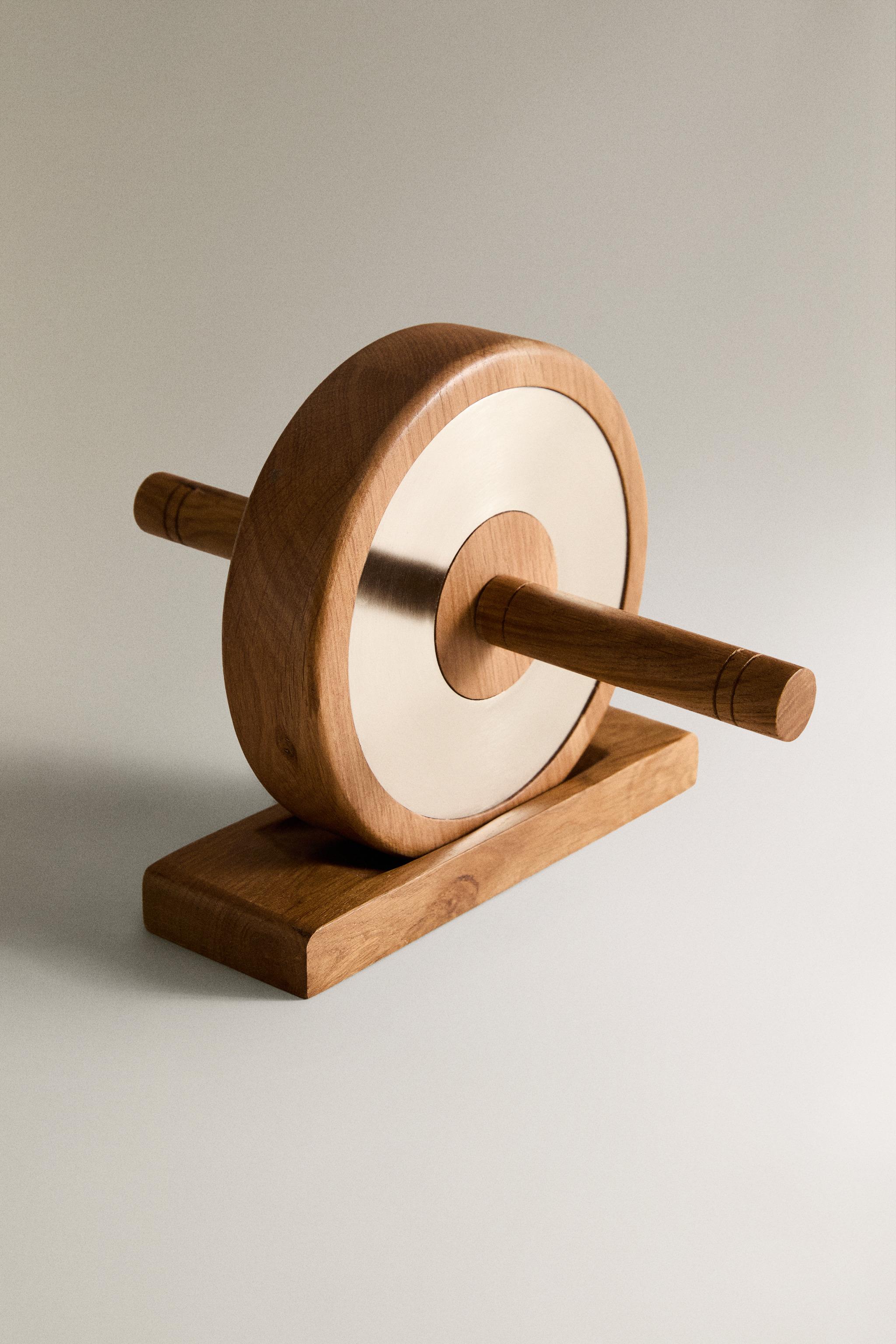 WOODEN TRAINING WHEEL AND BASE